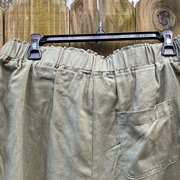 NWT BCBGeneration Belted Pull On Shorts with pockets size Large - Picture 8 of 10